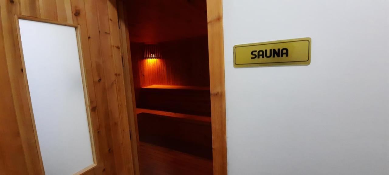Sirius Tower Aparthotel Manamah Buitenkant foto