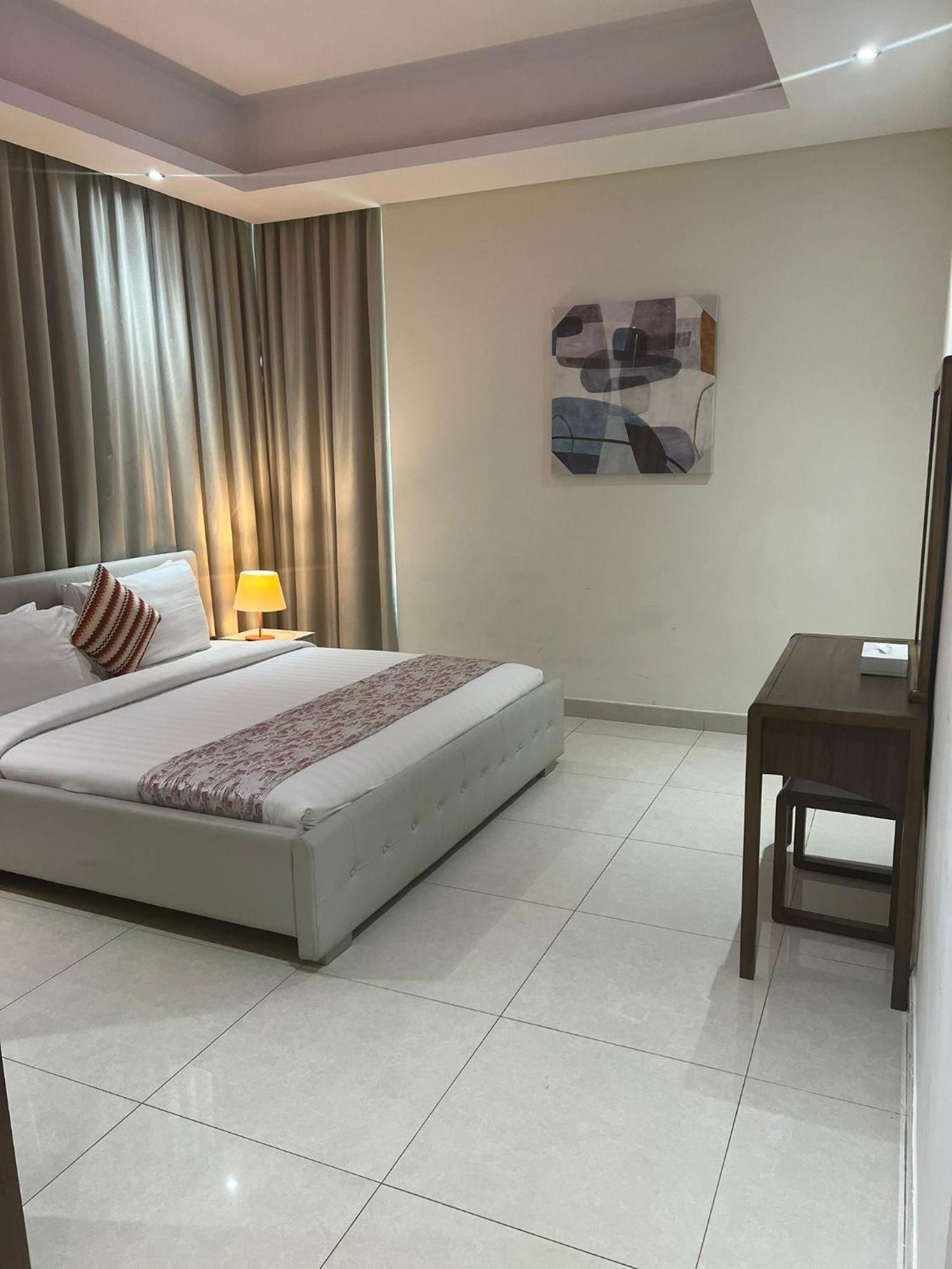 Sirius Tower Aparthotel Manamah Buitenkant foto
